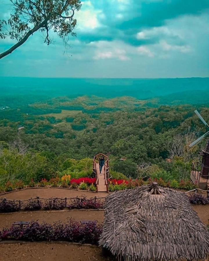 Seribu Batu Songgo Langit Resort & Camp Bantul Exteriör bild