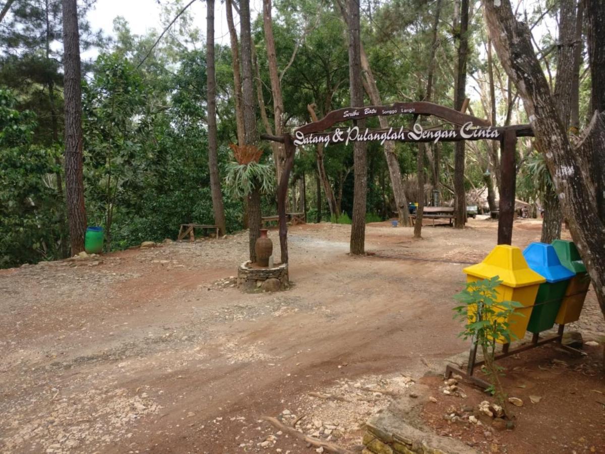 Seribu Batu Songgo Langit Resort & Camp Bantul Exteriör bild