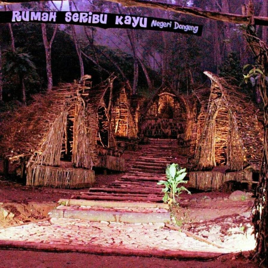Seribu Batu Songgo Langit Resort & Camp Bantul Exteriör bild