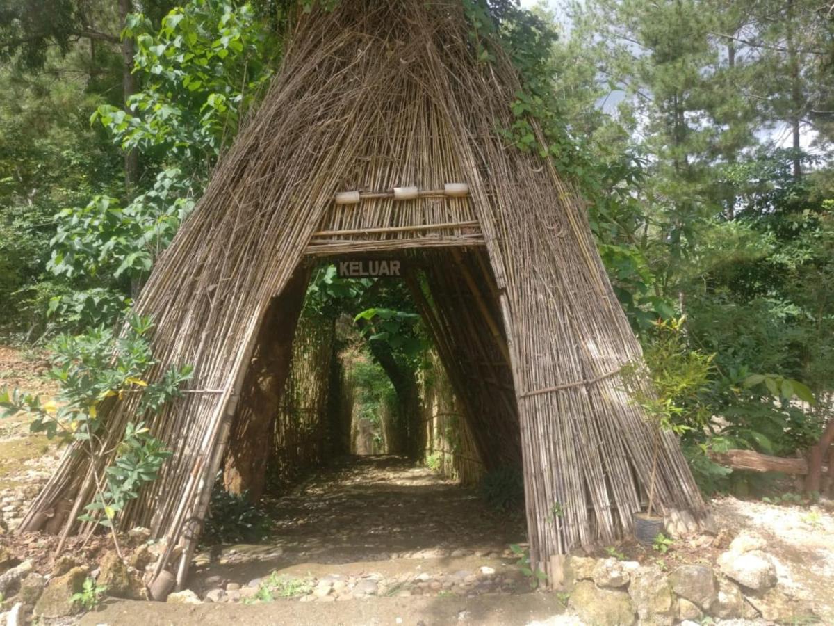 Seribu Batu Songgo Langit Resort & Camp Bantul Exteriör bild