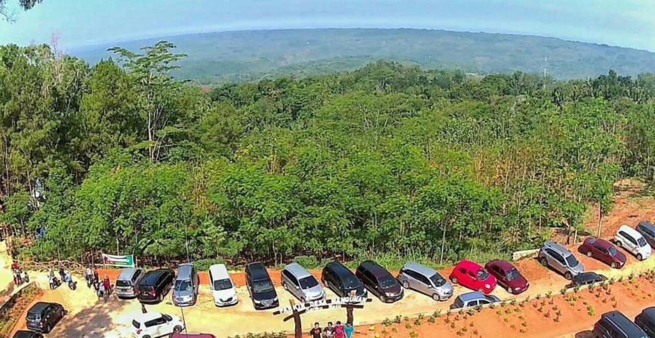 Seribu Batu Songgo Langit Resort & Camp Bantul Exteriör bild