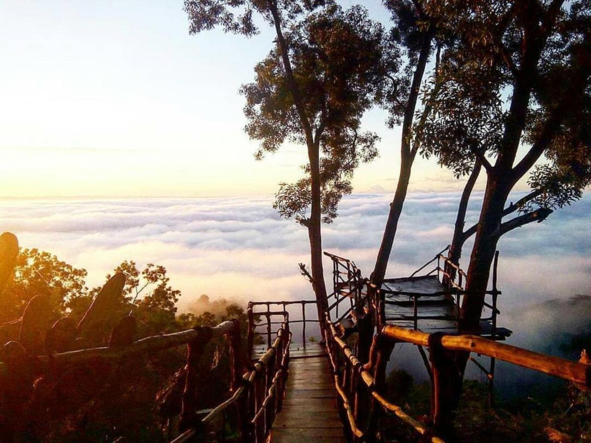 Seribu Batu Songgo Langit Resort & Camp Bantul Exteriör bild