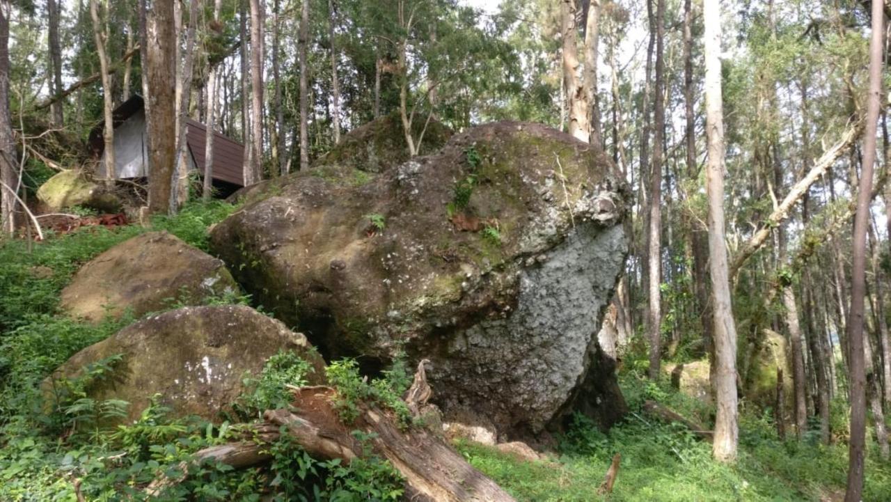 Seribu Batu Songgo Langit Resort & Camp Bantul Exteriör bild