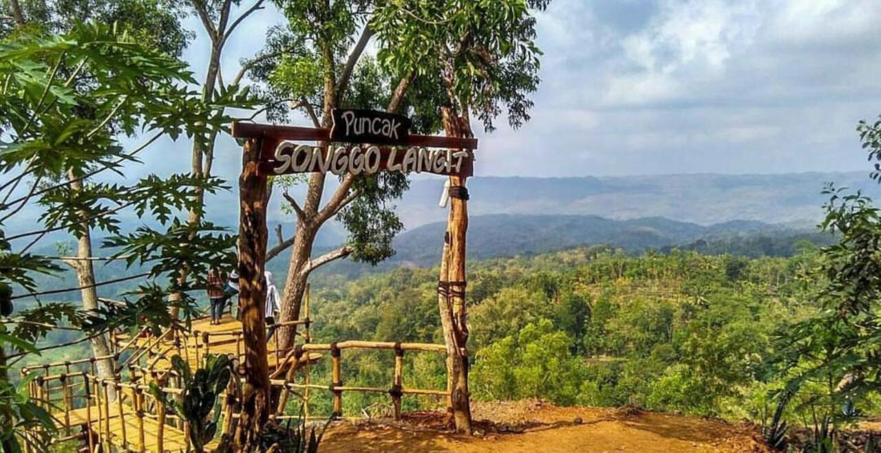 Seribu Batu Songgo Langit Resort & Camp Bantul Exteriör bild
